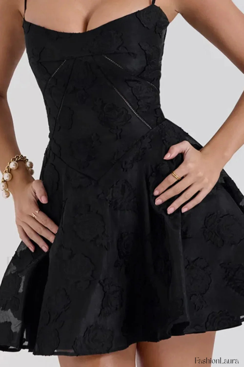 Floral Printed Backless Dress with Relaxed Fit and Streetwear Style