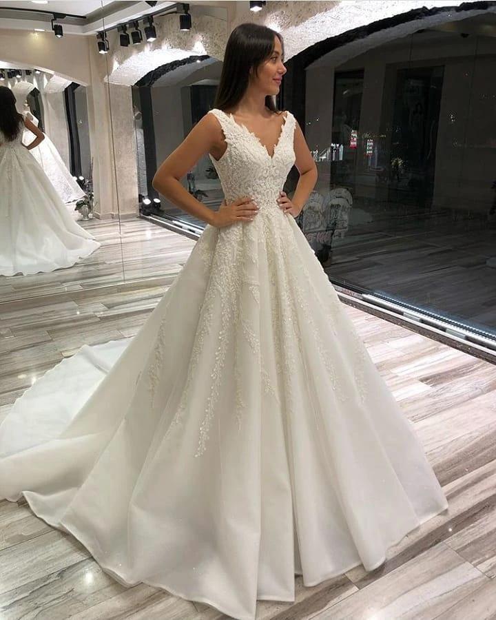 Glamorous Long A-line V-neck Sleeveless Lace Wedding Dress (ZD15117)