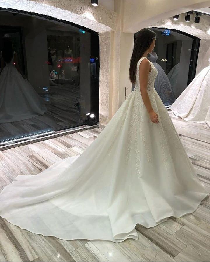 Glamorous Long A-line V-neck Sleeveless Lace Wedding Dress (ZD15117)
