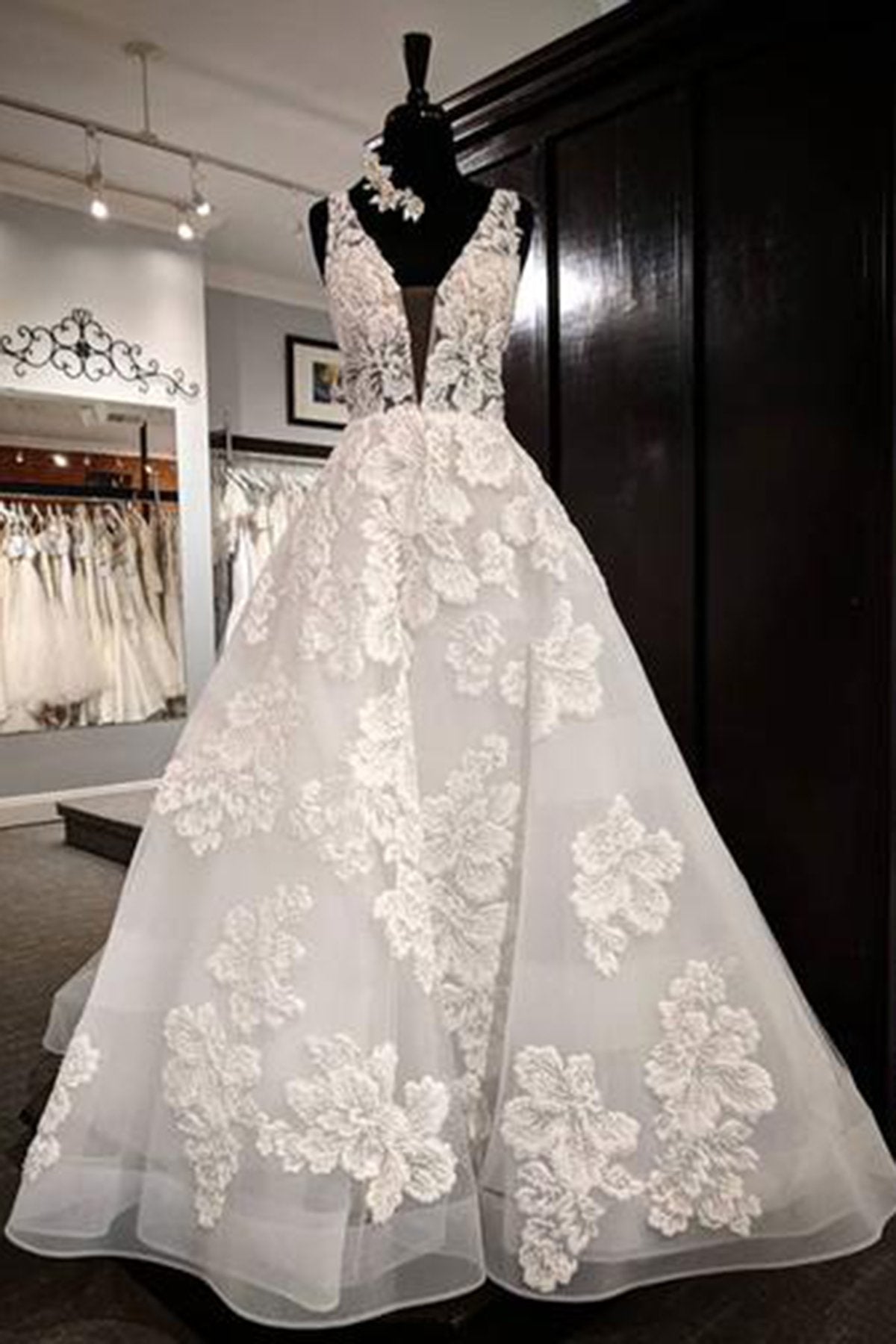 Glamorous White Tulle V-Neck Flower Long Wedding Dress Lace Applique Bridal Gowns On Sale (ZD17433)
