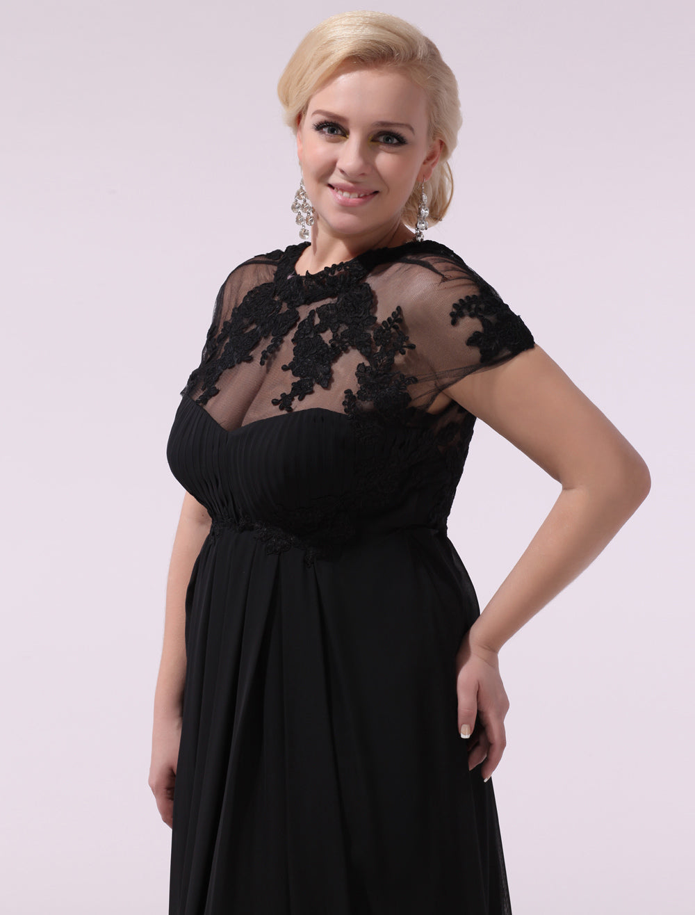 Gorgeous Black Evening Dresses Plus Size Evening Dress Chiffon Lace Applique Illusion Short Sleeves Floor-Length Wedding Guest Dress