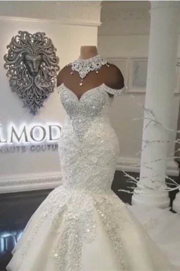 Gorgeous Crystals Mermaid Wedding Dress Off-the-Shoulder Appliques Bridal Wears (ZD13887)