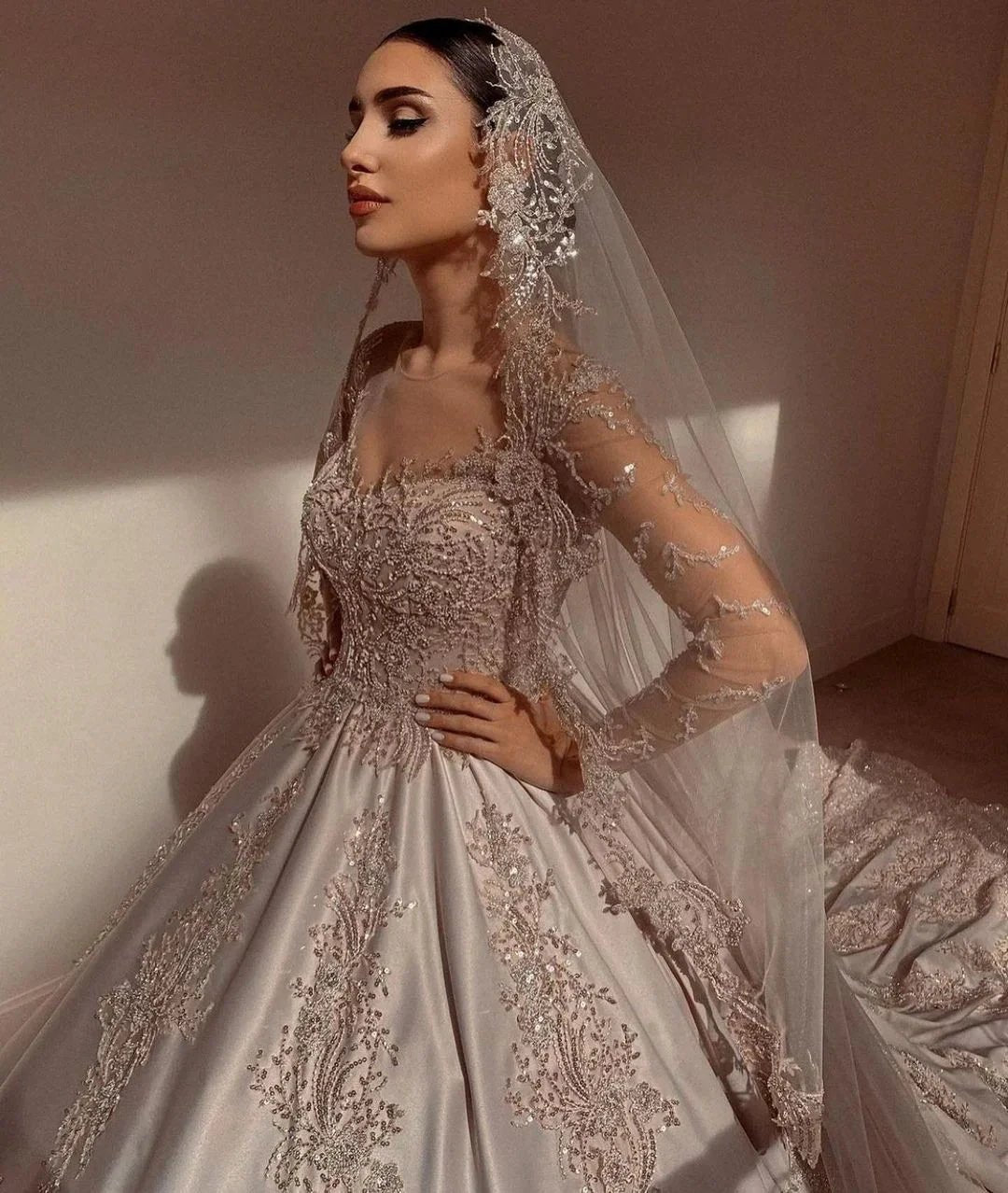 Gorgeous Long Princess Sweetheart Beading Pearl Satin Wedding Dress with Sleeves (ZD15051)