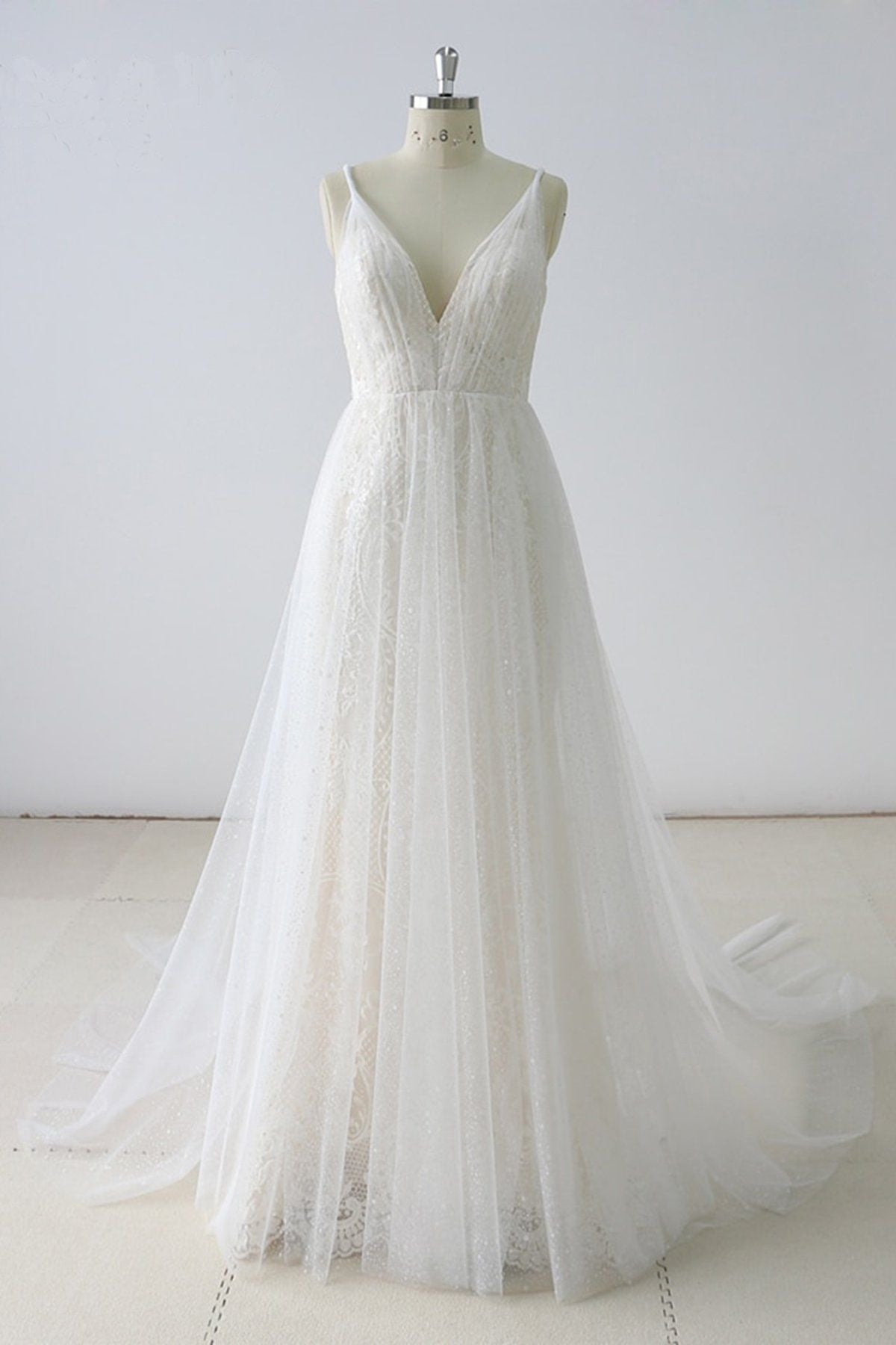 Gorgeous Simple White Lace V-Neck Long Wedding Dress Sleeveless Appliques Bridal Gowns On Sale (ZD17439)