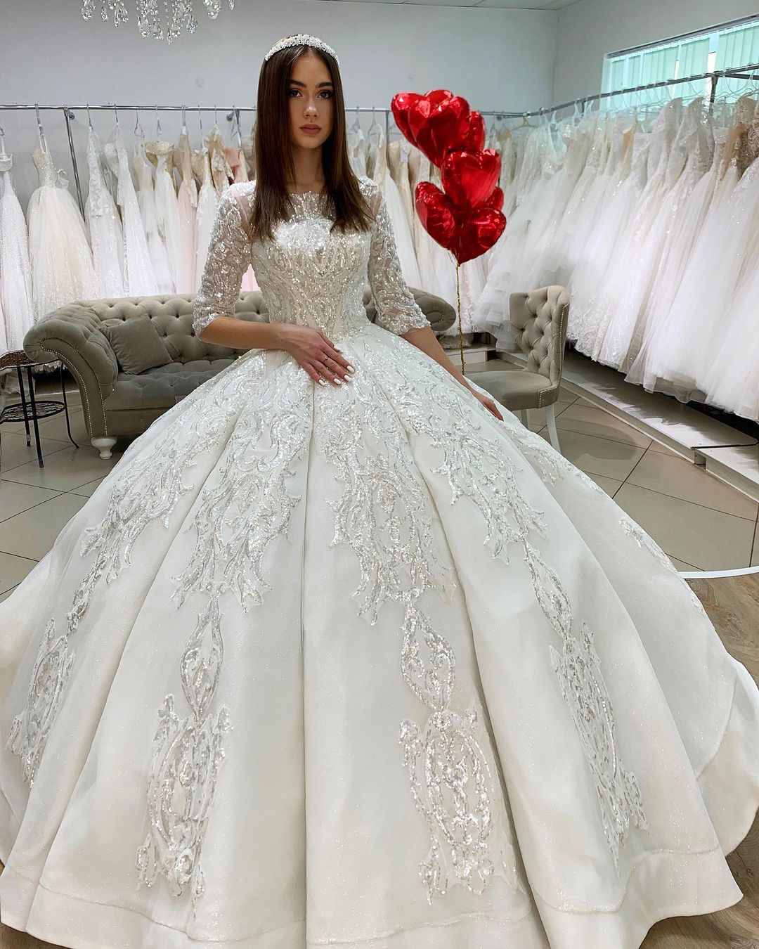 Half Sleeves Applqiues Ball Gown Wedding Dress (ZD17519)