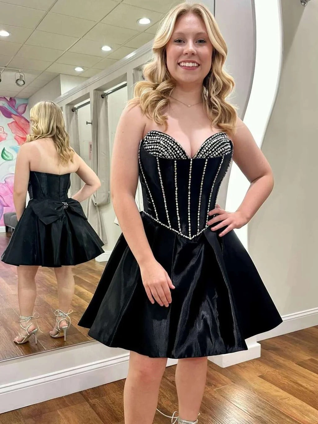A-line Beaded Sweetheart Short Homecoming Dress