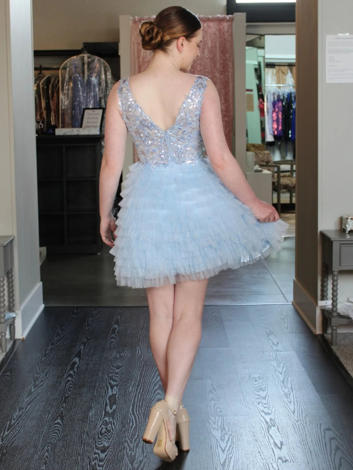 Popular V-neck Homecoming Dresses To Impress