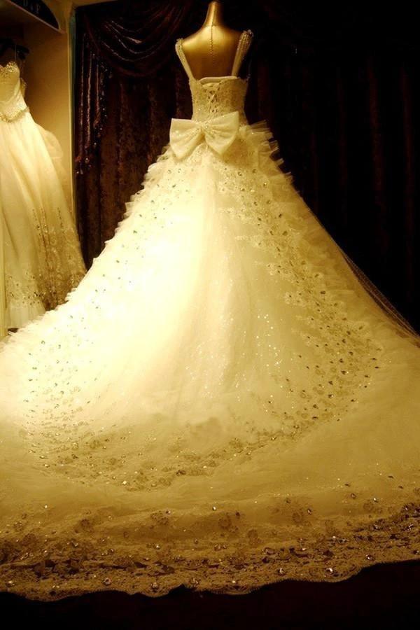 High Quality Floor-length V-neck Beading Chapel Train Wedding Dresses (ZD15459)