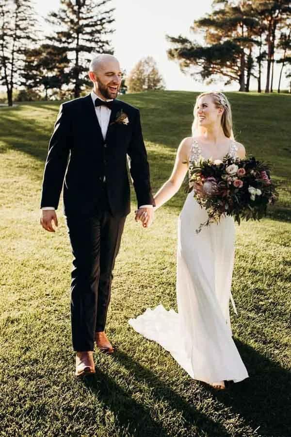 Illusion V-Neck A-line Beach Wedding Dress Chaple Train Sheath Bridal Gown (ZD15330)