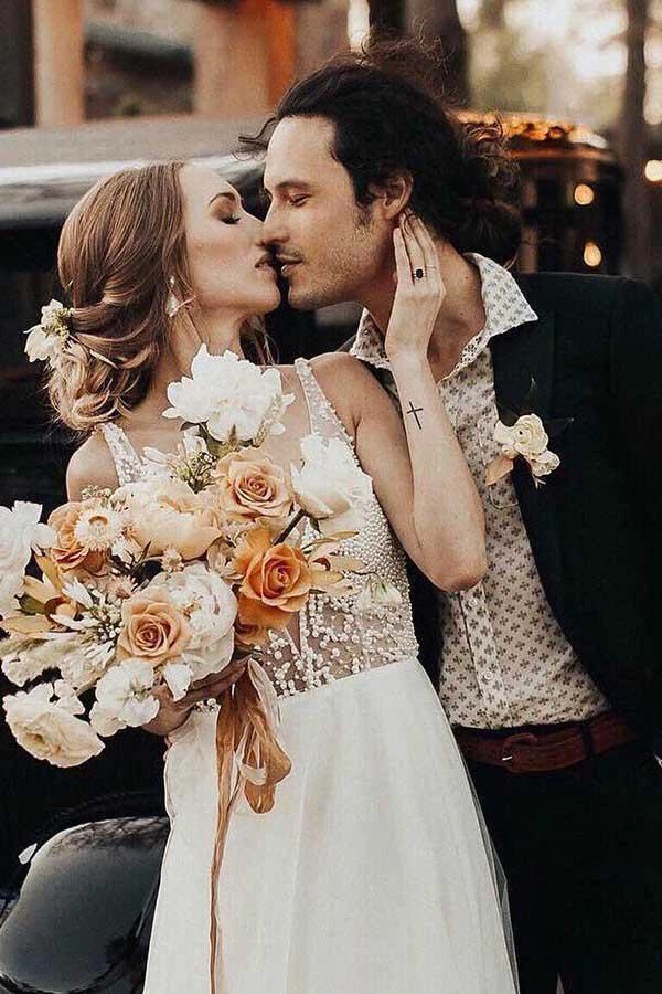 Ivory Beach Wedding Dresses See Through Pearl Beaded Wedding Dress (ZD15400)