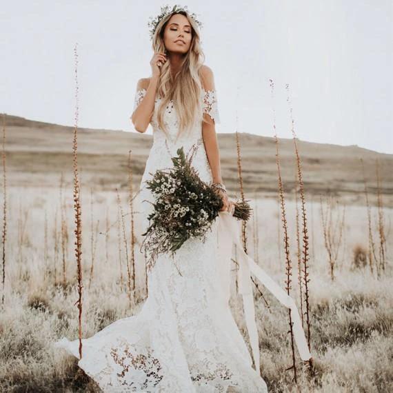 Ivory Mermaid Lace Wedding Dresses Neckline Beach Wedding Dress (ZD16283)