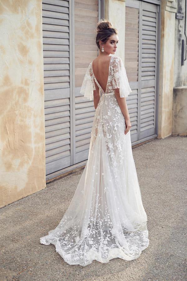 Ivory V Neck Beach Wedding Dresses with Lace Appliques (ZD16277)