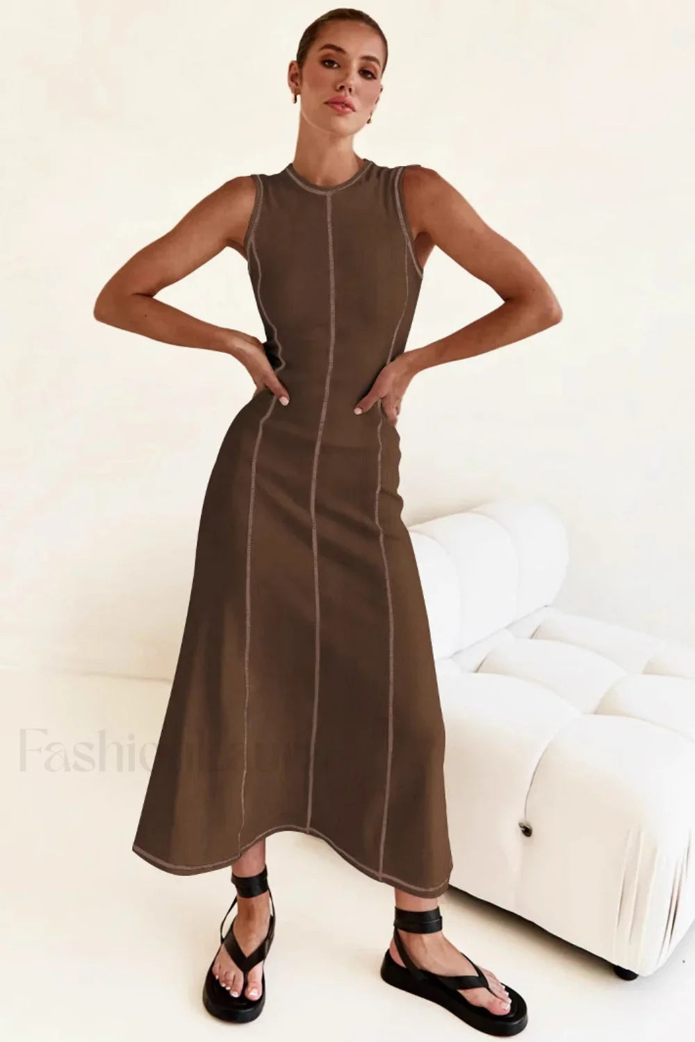 Knit Sleeveless A Relaxed Dress for Layered Outfit Styling