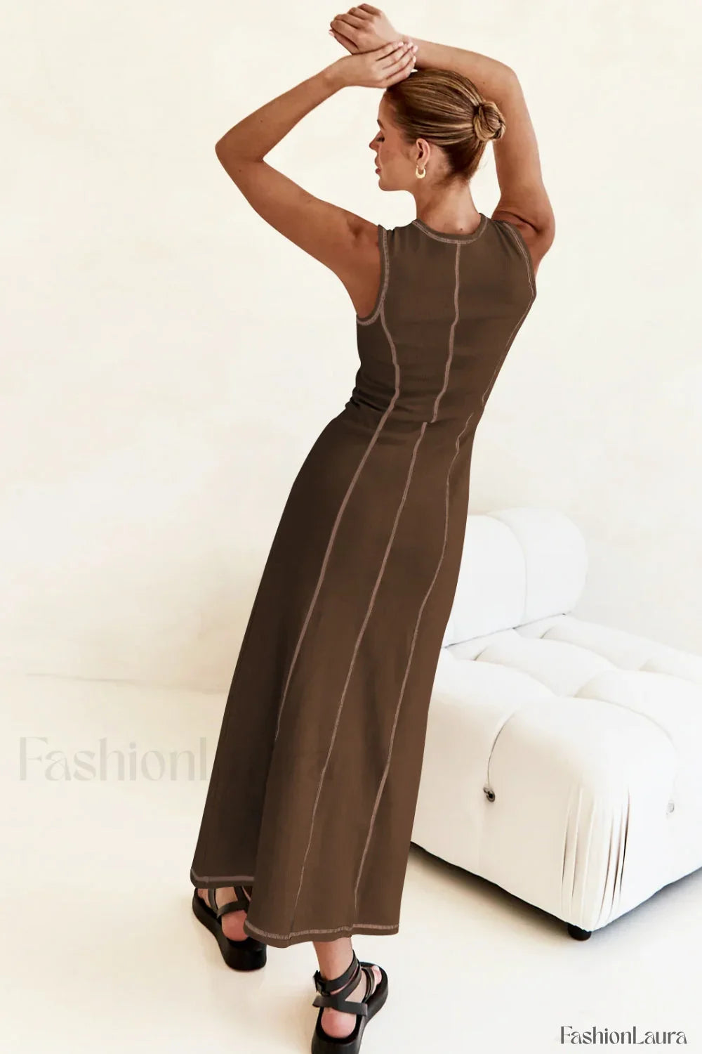Knit Sleeveless A Relaxed Dress for Layered Outfit Styling