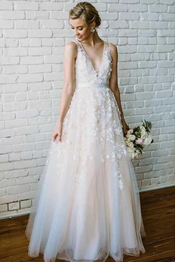 Lace Applique Ivory Wedding Dresses V Neck Beach Wedding Dress (ZD15401)