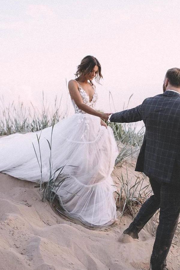 Layered Tulle Skirt Lace V Neck  Outdoor Wedding Dresses Bridal Gown (ZD16340)