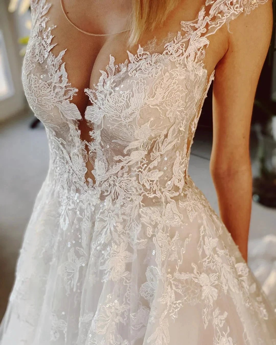 Long A-line Appliques Lace Backless Church Train Wedding Dress (ZD15093)