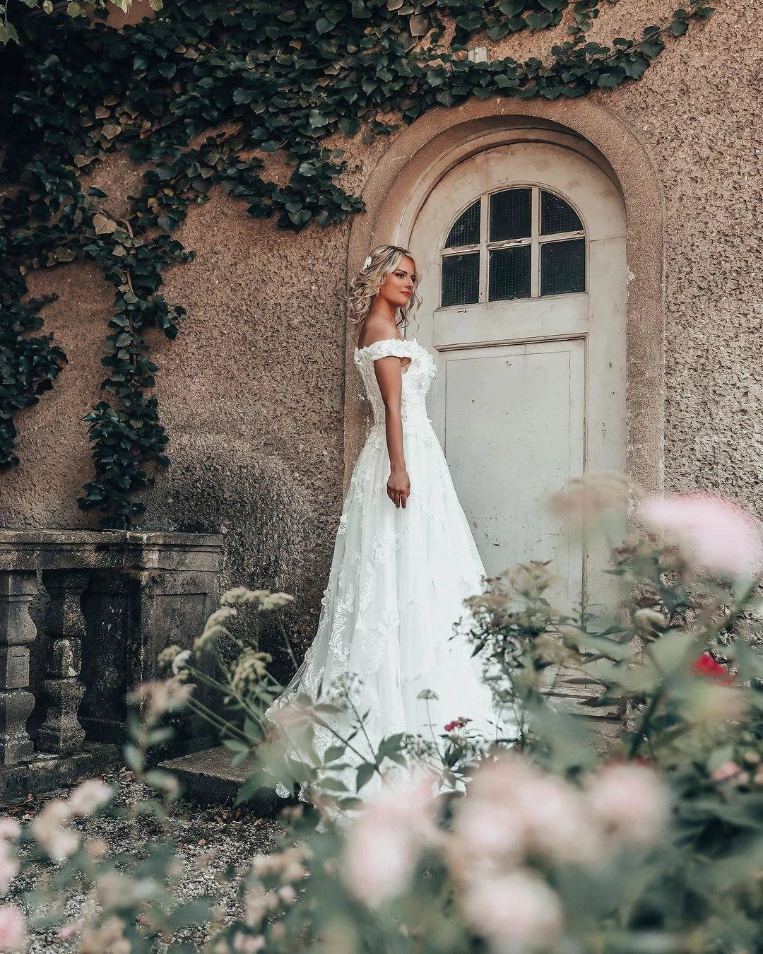Long A-line Off-the-shoulder 3D Flroal Wedding Dress with Lace Appliques (ZD15046)
