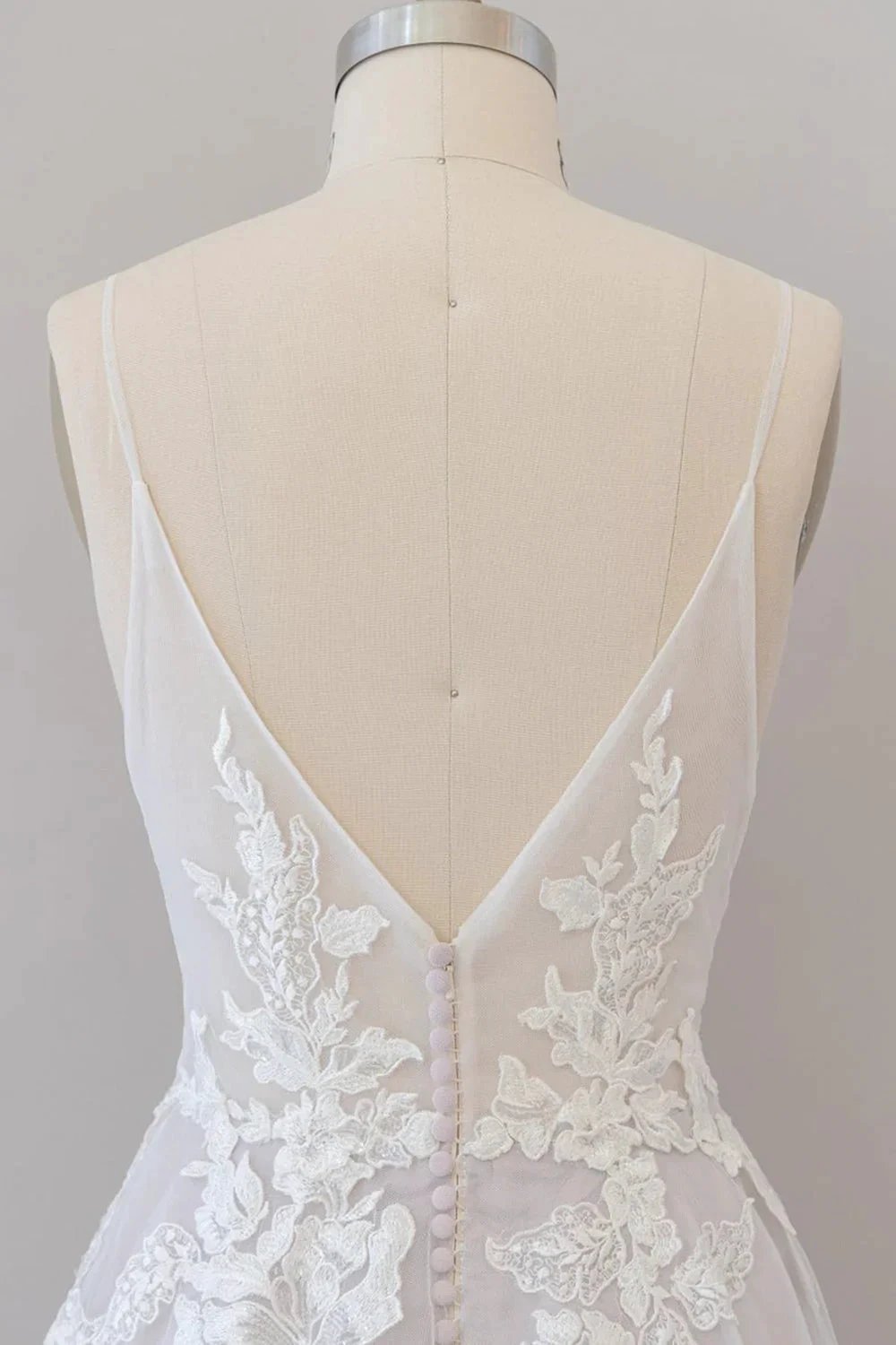 Long A-line Spaghetti Strap Lace Appliques Tulle Backless Wedding Dress (ZD14429)