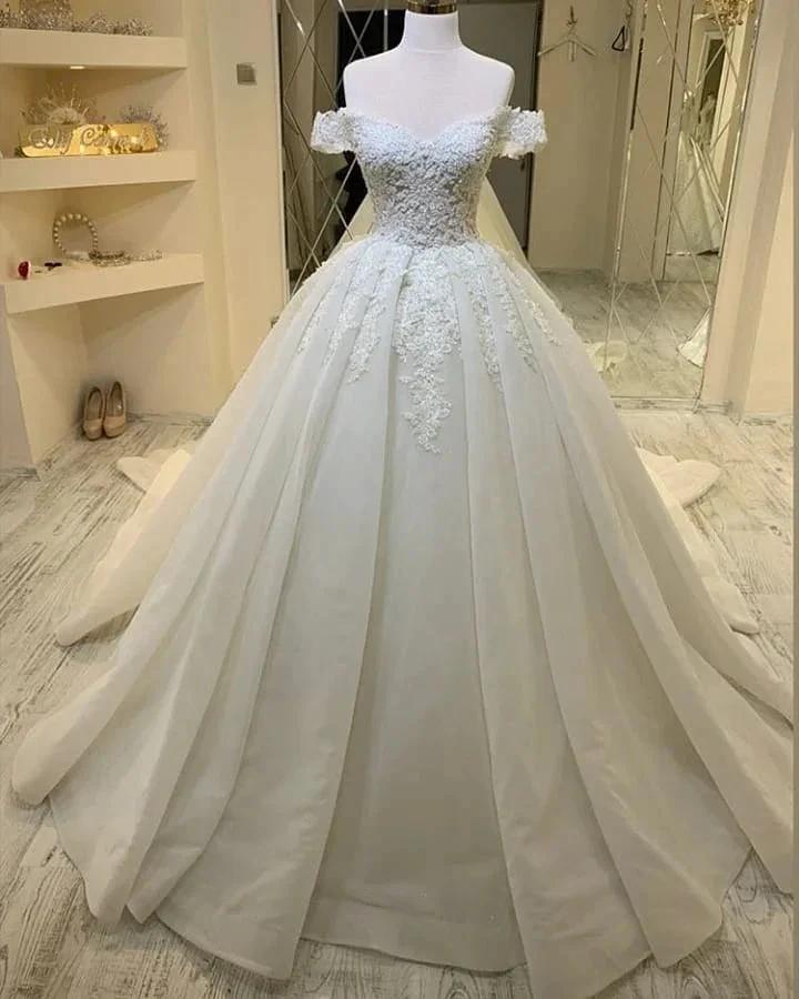 Long A-Line Sweetheart Off-the-Shoulder Appliques Lace Ruffles Wedding Dress (ZD15105)