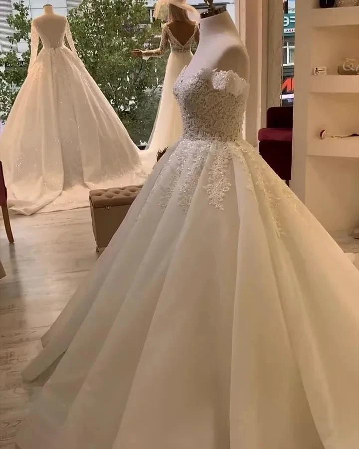 Long A-Line Sweetheart Off-the-Shoulder Appliques Lace Ruffles Wedding Dress (ZD15105)