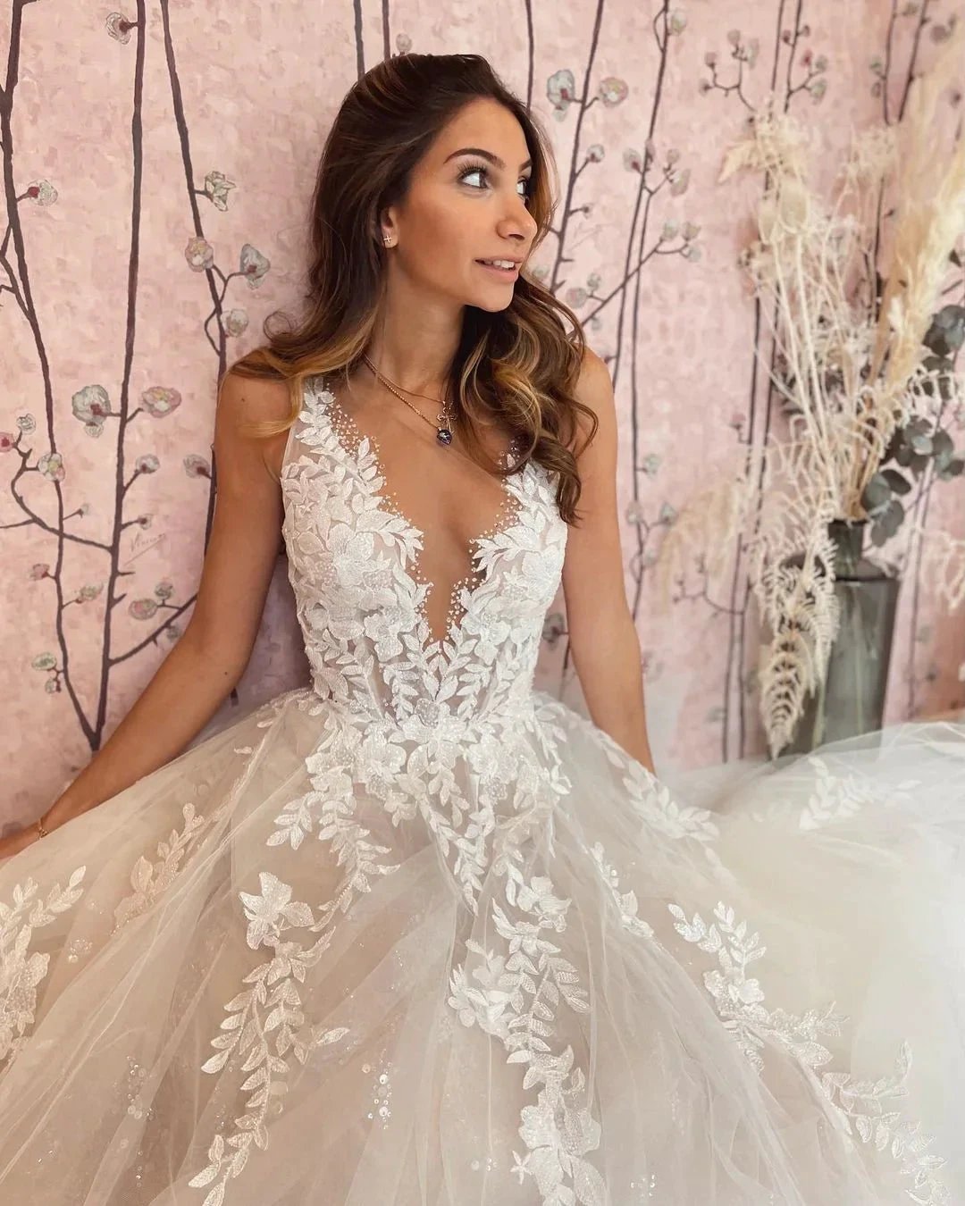 Long A-Line V-neck Appliques Lace Tulle Backless Wedding Dress (ZD14314)