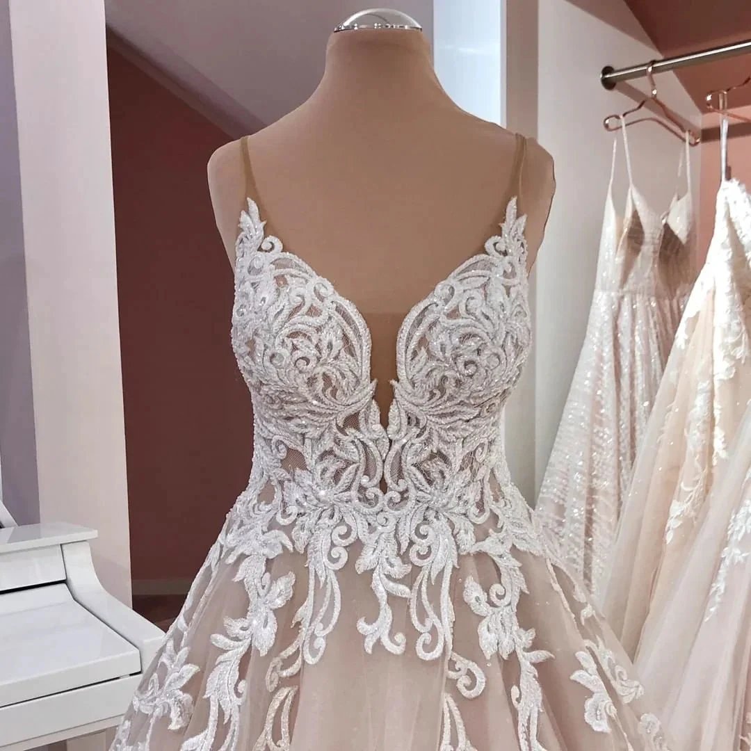 Long A-Line V-neck Spaghetti Straps Backless Appliques Lace Tulle Wedding Dress (ZD15096)