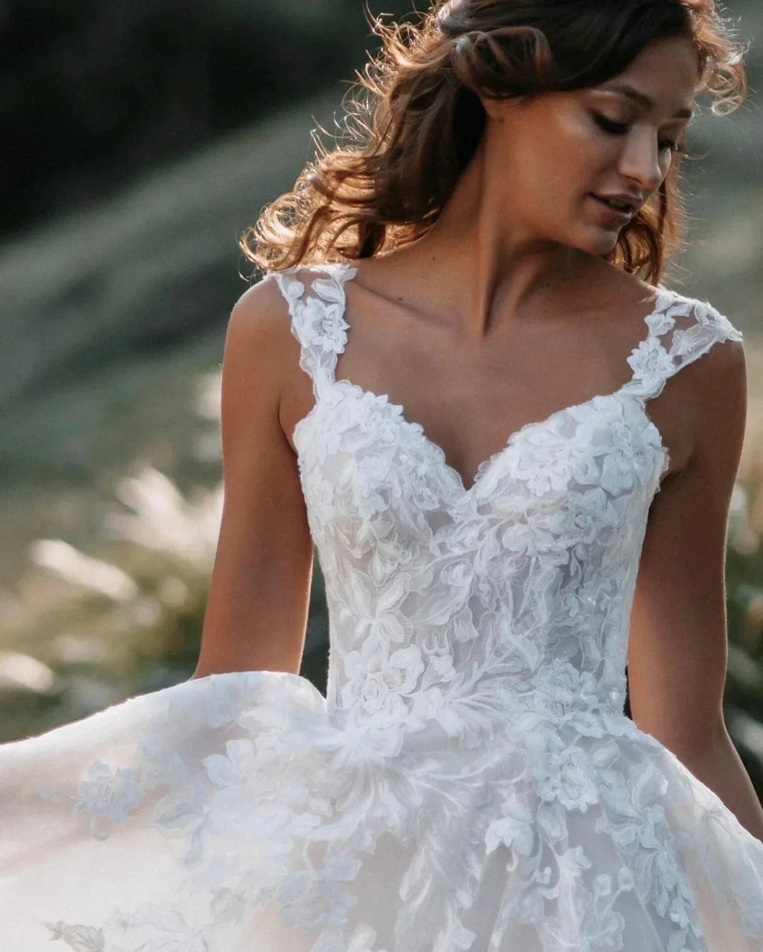 Long A-line V-neck Tulle Backless Lace Wedding Dress (ZD15153)