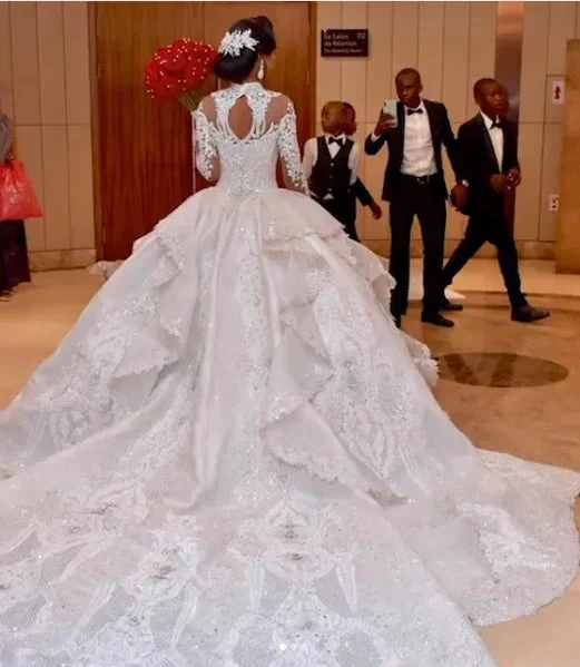 Long Ball Gown High Neck Sparkle Applique Satin Wedding Dress with Sleeves (ZD15986)