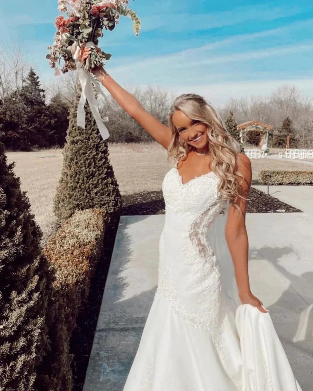 Long Mermaid V-neck Spaghetti Straps Appliques Lace Wedding Dress (ZD15068)