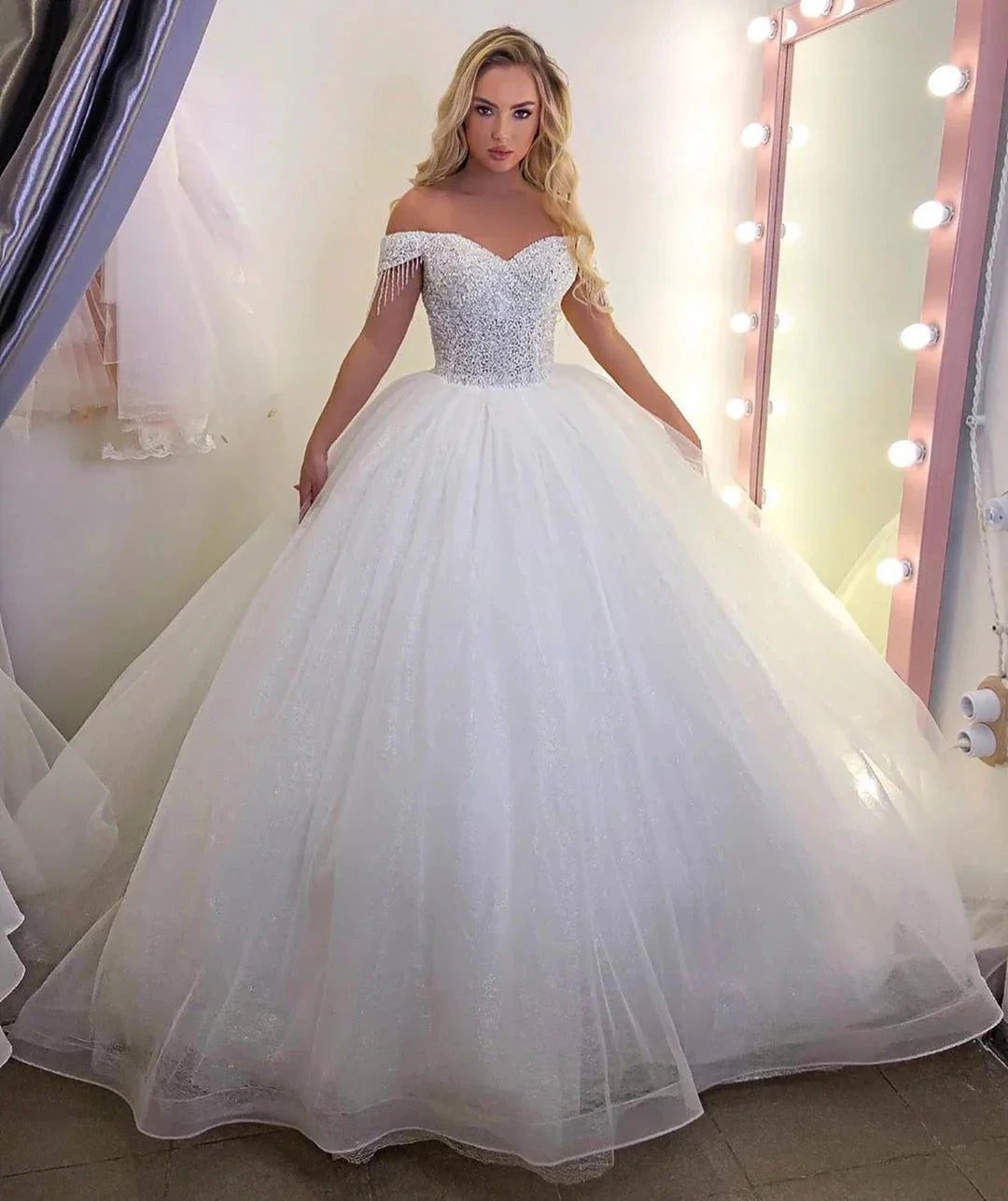 Long Princess off-the-shoulder Tulle Wedding Dress (ZD15115)