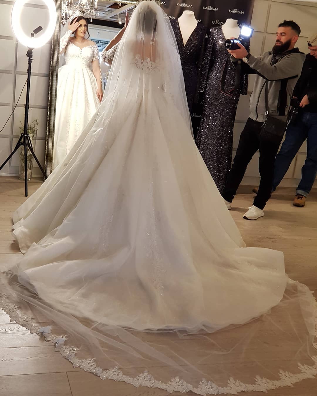 Long Sleeves Lace Plus Size Wedding Dress On Sale (ZD17512)