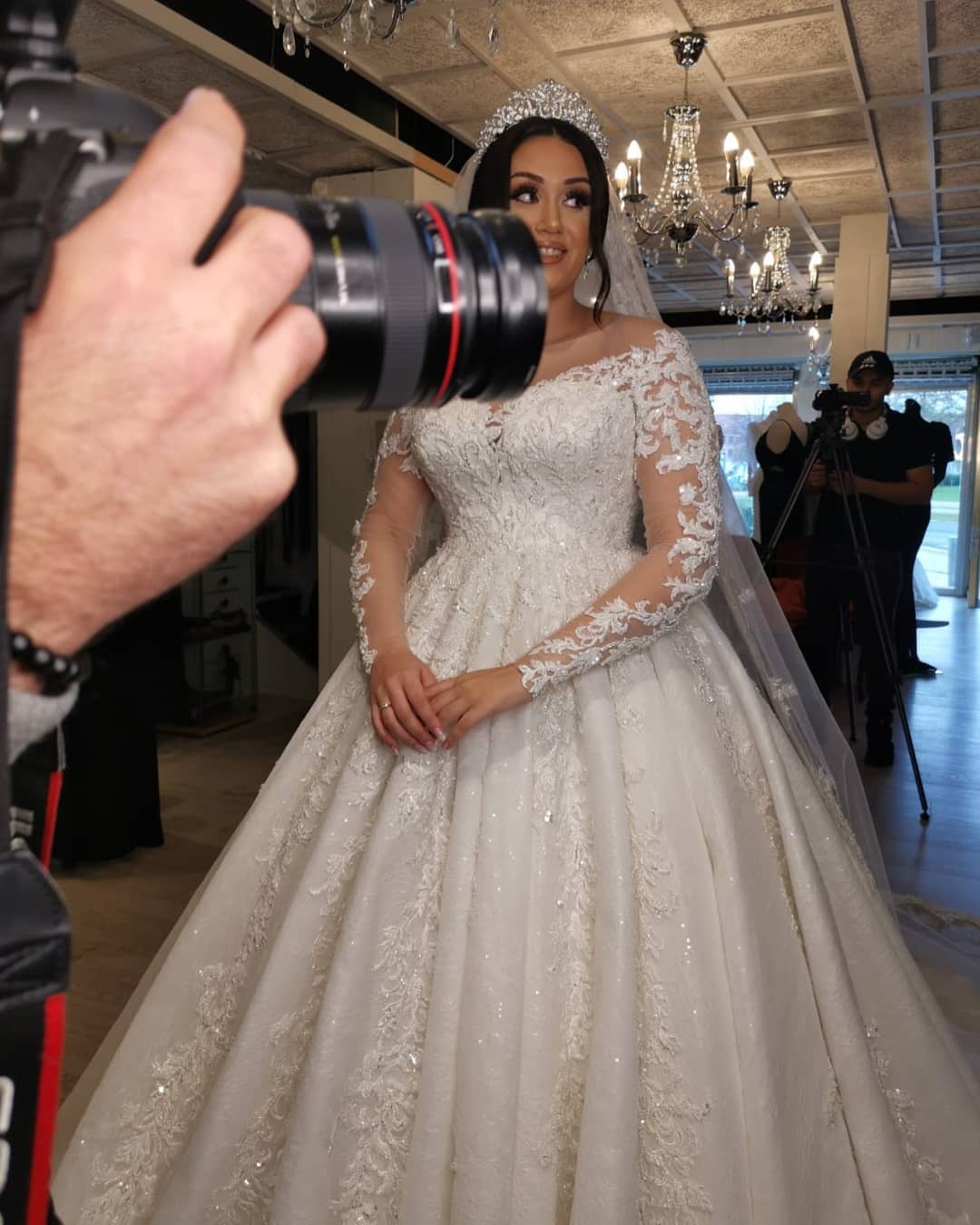 Long Sleeves Lace Plus Size Wedding Dress On Sale (ZD17512)