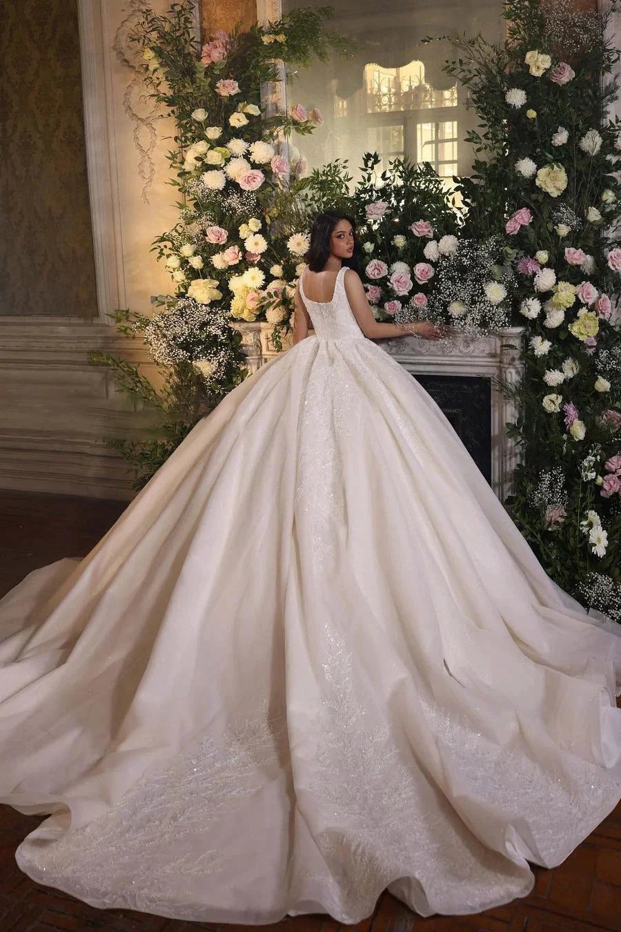Luxurious A-line Princess Lace Sleeveless Ball Gown Wedding Dress (ZD14510)