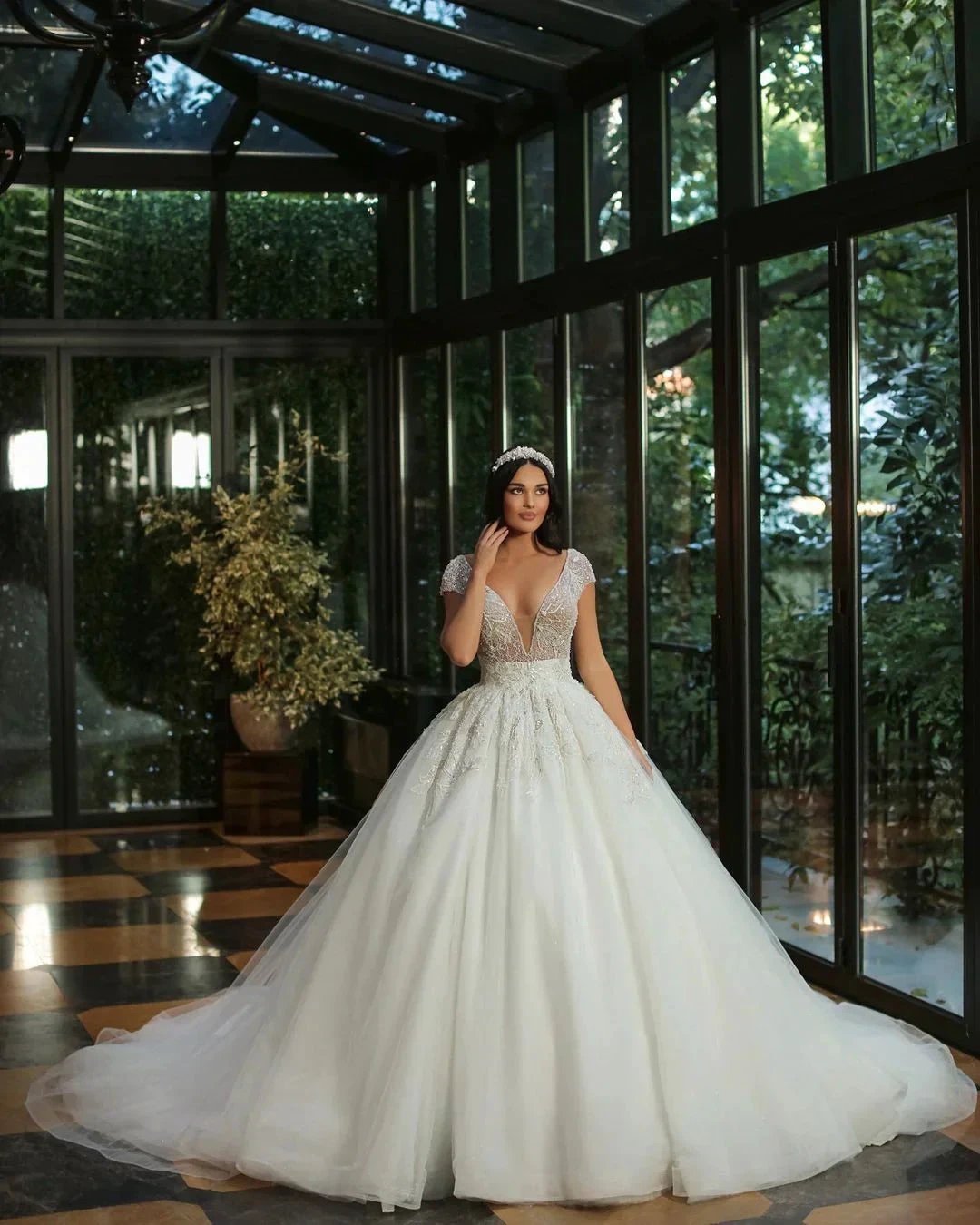 Luxury Long A-line V-neck Beads Tulle Glitter Wedding Dress with Cap Sleeves (ZD15036)