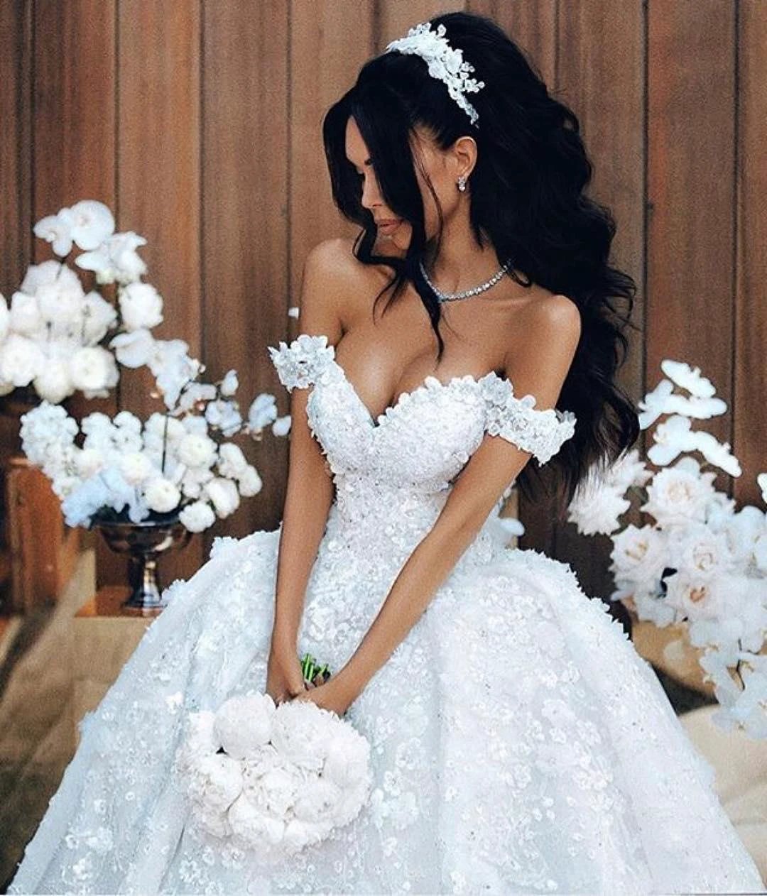 Luxury Long Ball Gown Off The Shoulder Appliques Lace Wedding Dresses (ZD15978)