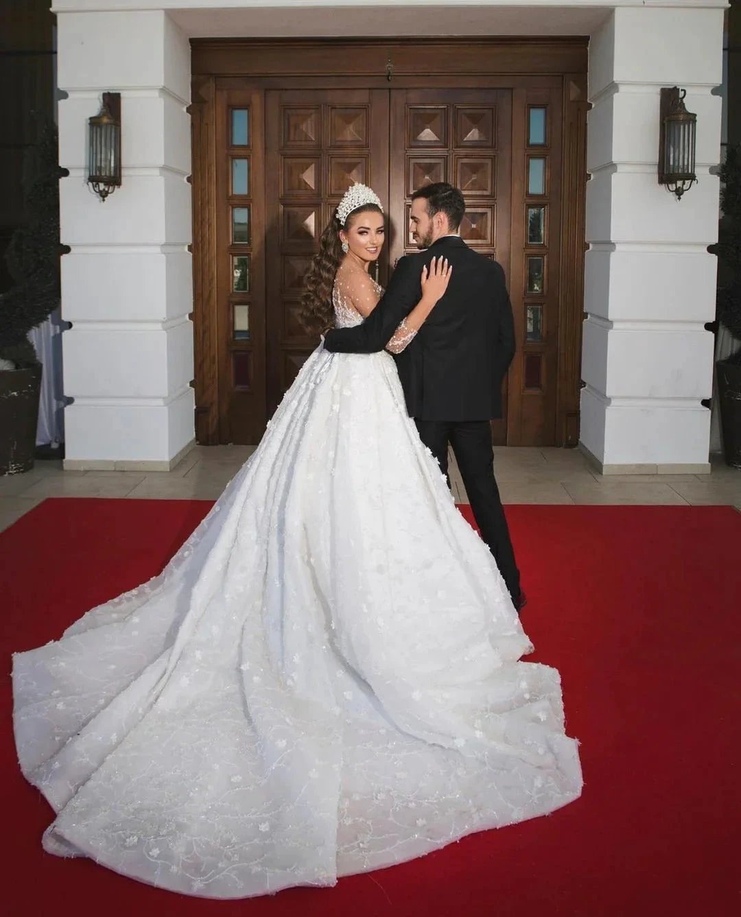 Luxury Long Ball Gown Sweeteart Beads Glitter Wedding Dress with Sleeves (ZD15024)