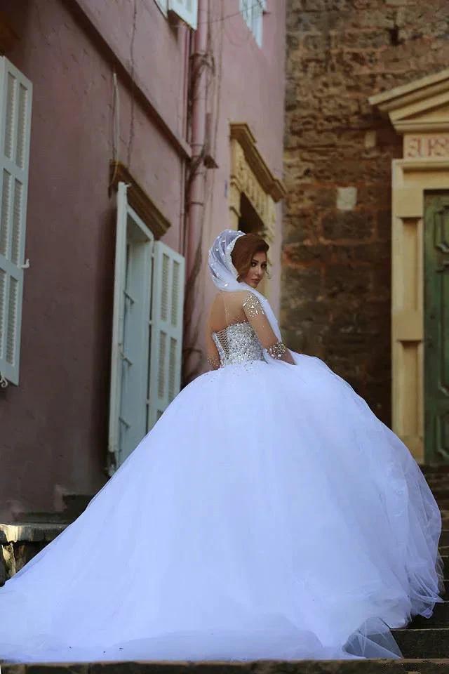 Luxury Long Ball Gown Sweetheart Crystals Beading Wedding Dresses with Sleeves (ZD15974)