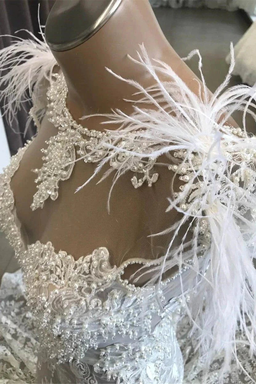 Luxury White Hollow Sweetheart Open Back Lace Long Wedding Dress with Fur Neckline (ZD13898)