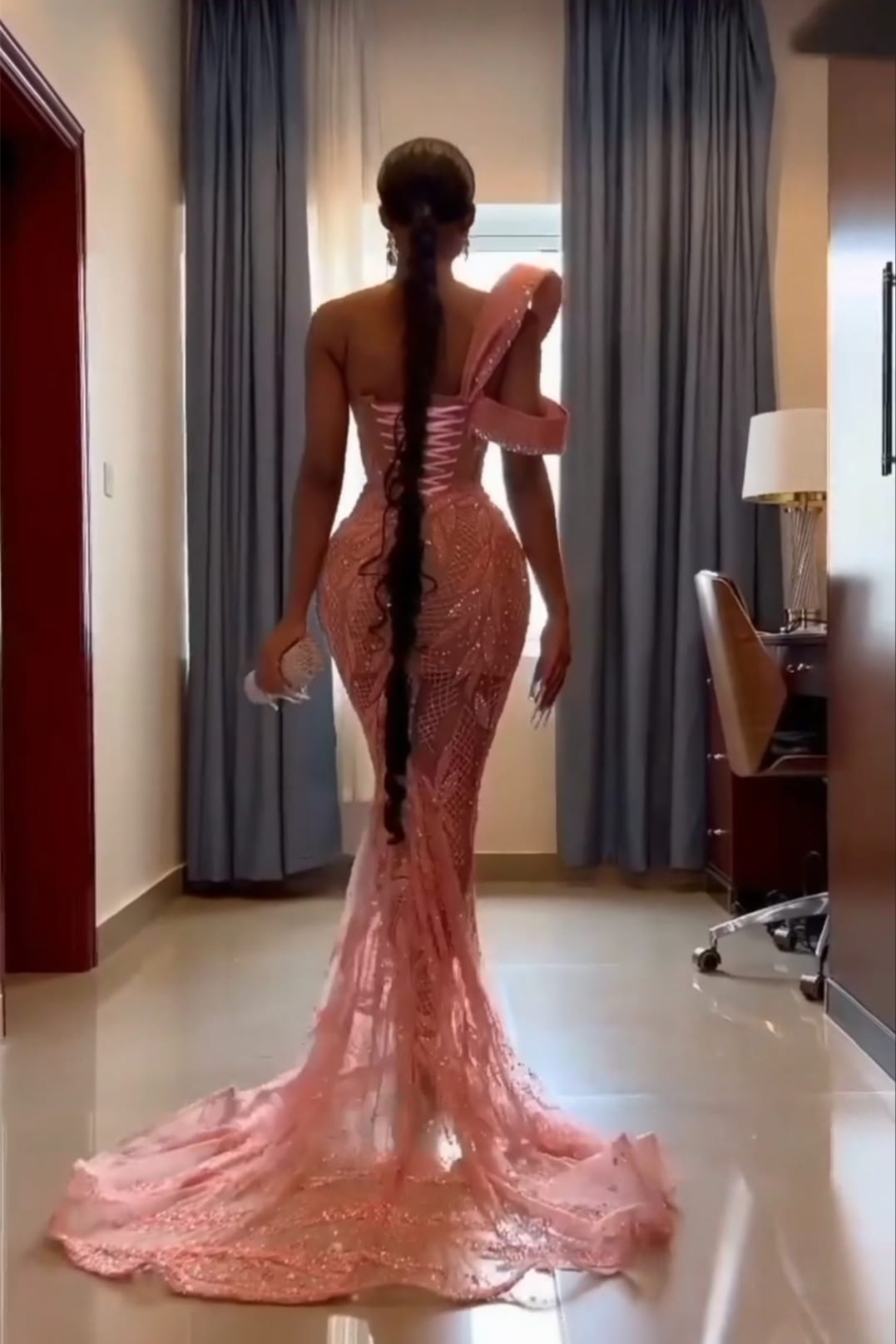 Mermaid Jewel Floor-Length Sleeveless Appliques Lace Sequined Prom Dress