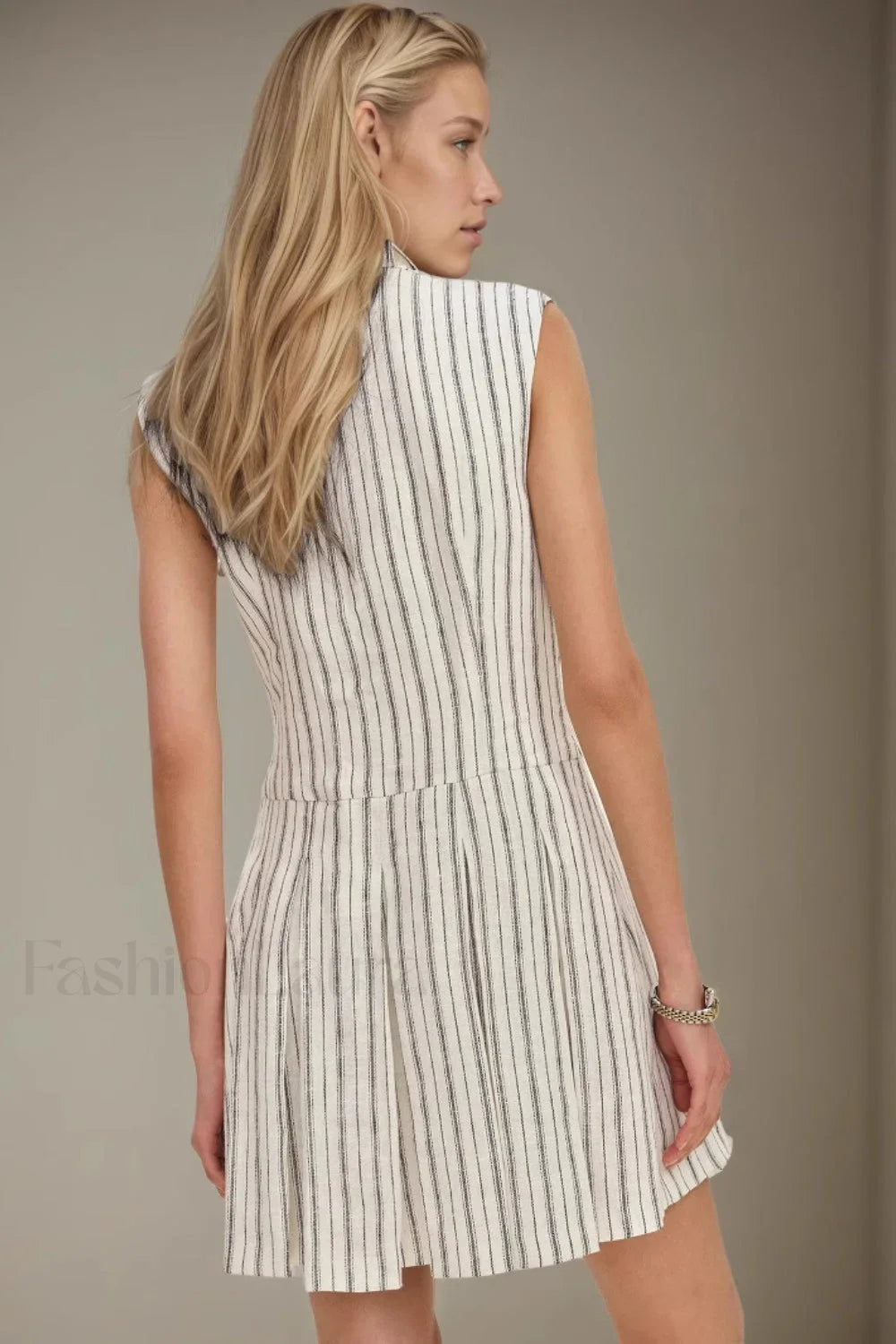 Minimalist Slimming Sleeveless Modern Dress for Streetwear Style