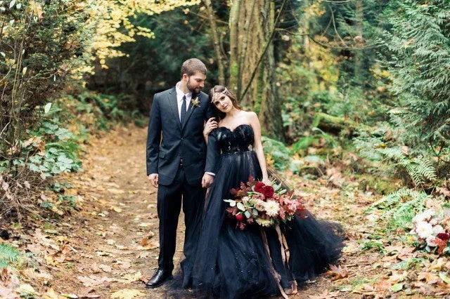 Modest Long A-line Princess Strapless Tulle Black Wedding Dress with Appliques Lace (ZD15124)