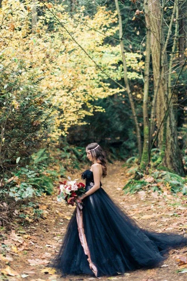 Modest Long A-line Princess Strapless Tulle Black Wedding Dress with Appliques Lace (ZD15124)