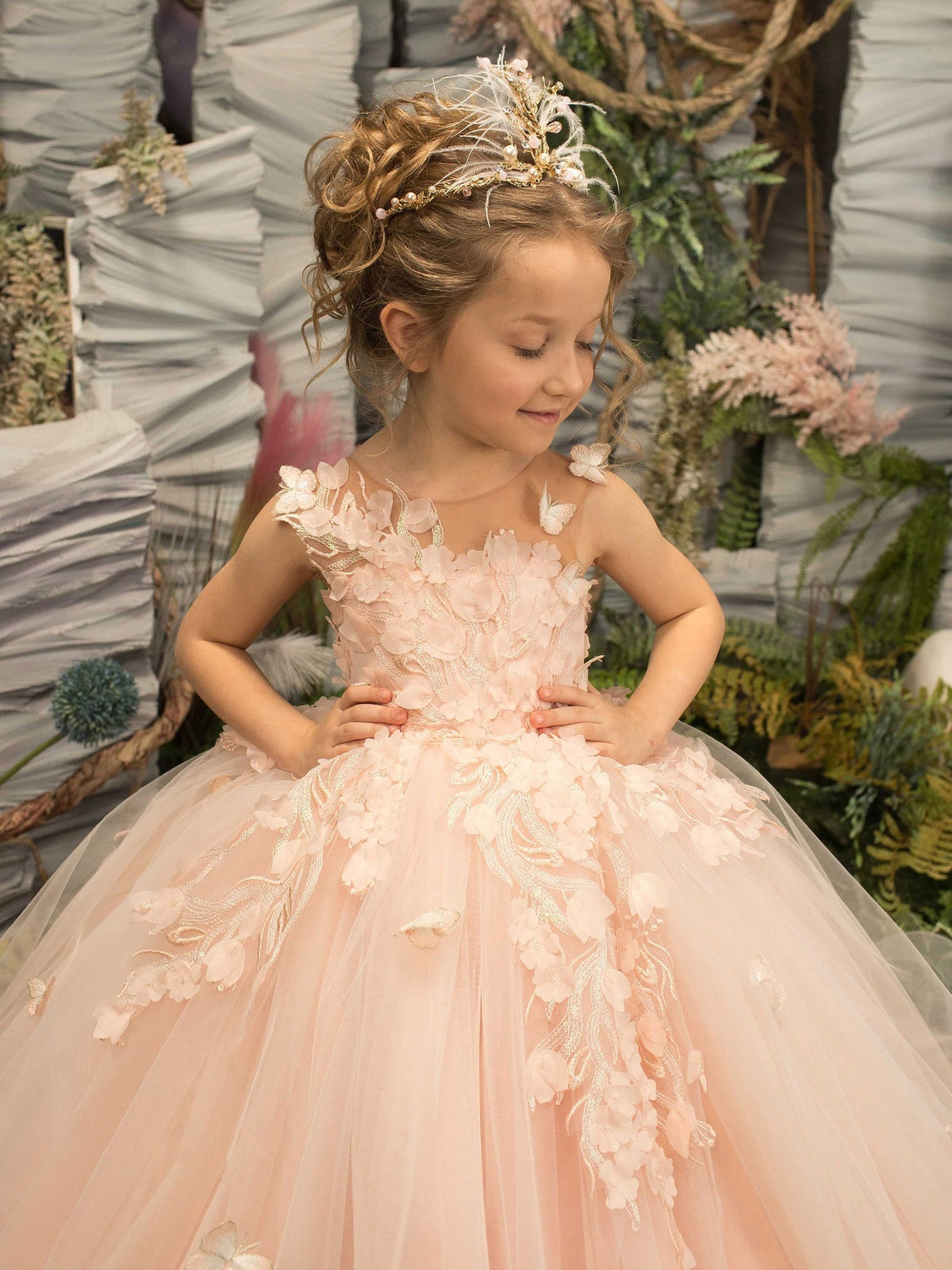 Modest Sleeveless Ball Gown Flower Girls Dress With Appliques