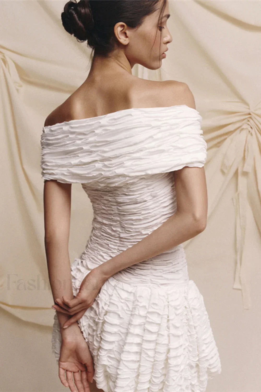 Relaxed Off Shoulder Backless Dress for Modern Fashion Wear