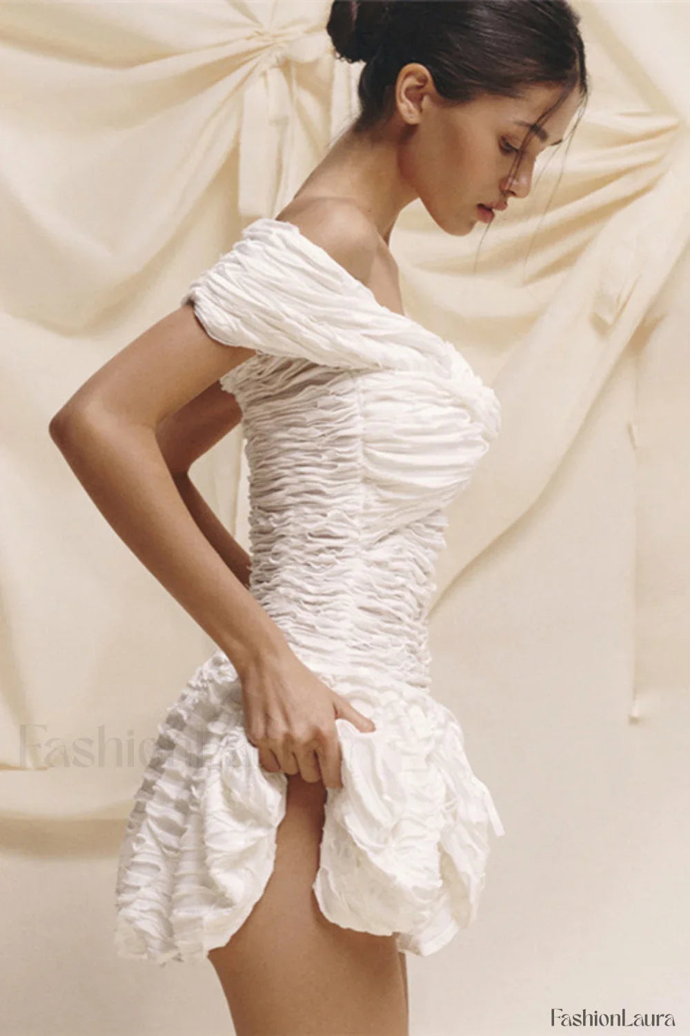 Relaxed Off Shoulder Backless Dress for Modern Fashion Wear