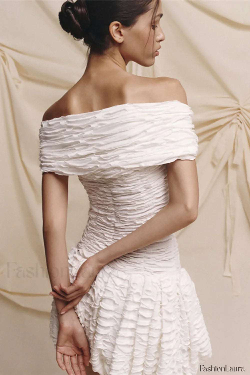 Relaxed Off Shoulder Backless Dress for Modern Fashion Wear