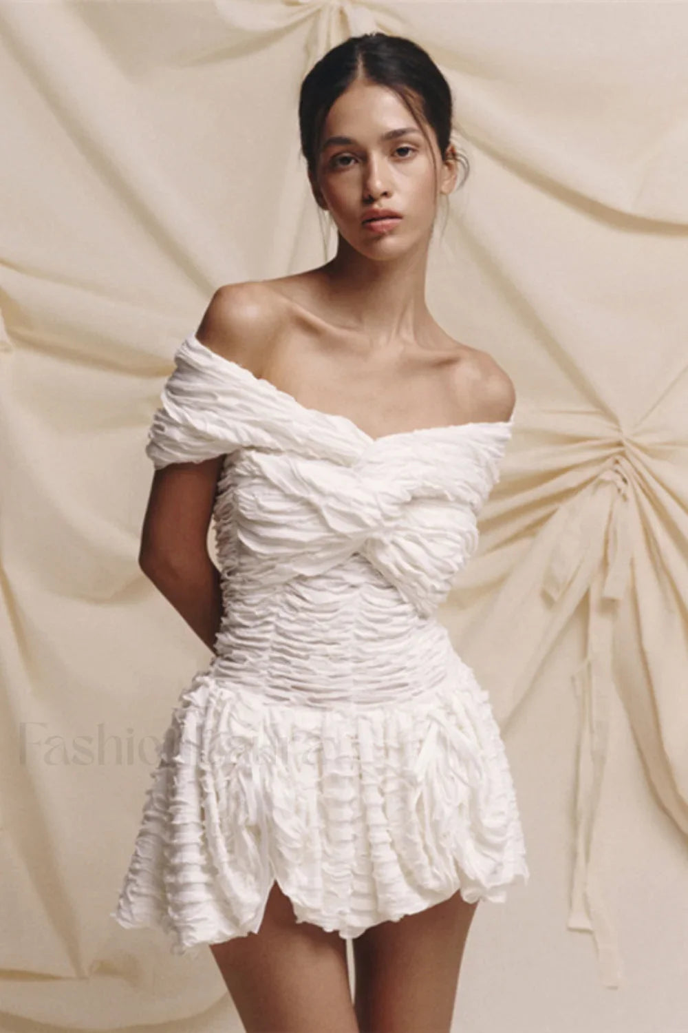 Relaxed Off Shoulder Backless Dress for Modern Fashion Wear