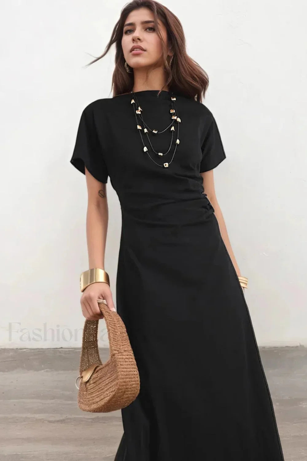 Minimalist Dress Inspired by Contemporary Streetwear Fashion 12