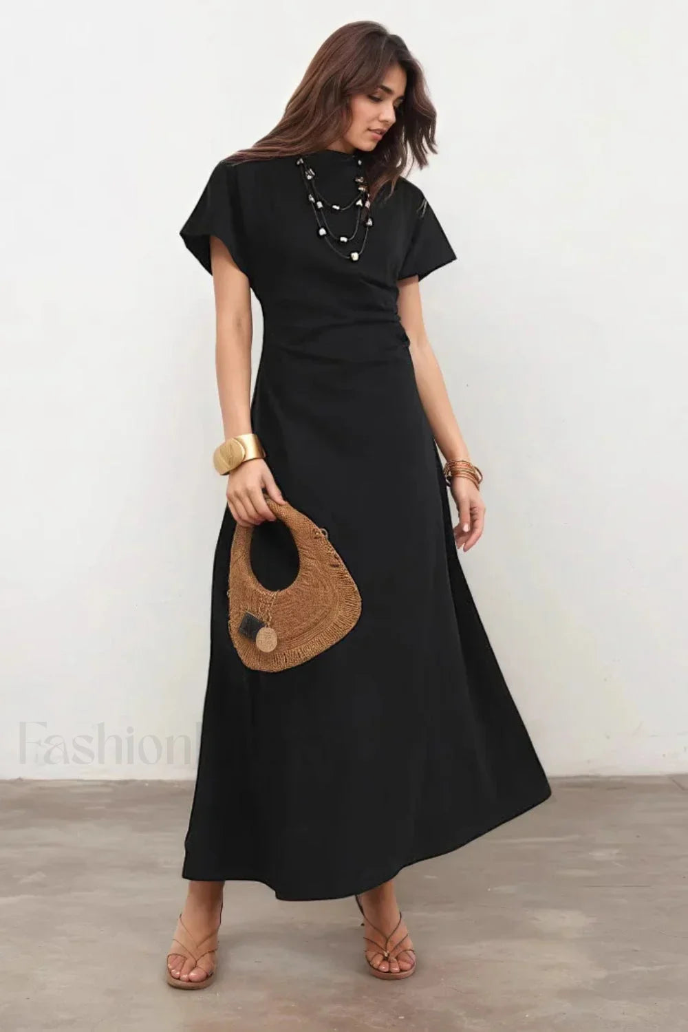 Minimalist Dress Inspired by Contemporary Streetwear Fashion 12